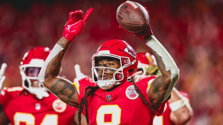 Chiefs vence en extras a Buccaneers y mantiene invicto