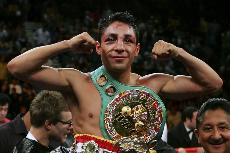 Fallece Israel Vázquez, boxeador mexicano 3 veces campeón del mundo, a los 46 años