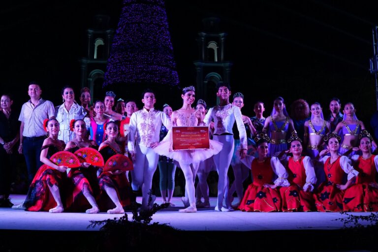 La magia de “El Cascanueces” iluminó Comalcalco con el talento de la Escuela Estatal de Danza de Tabasco